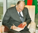 H.H. Aga Khan signing his book "Where Hope Takes Root" for the Premier of British Columbia during his 2008 Golden Jubilee visit 